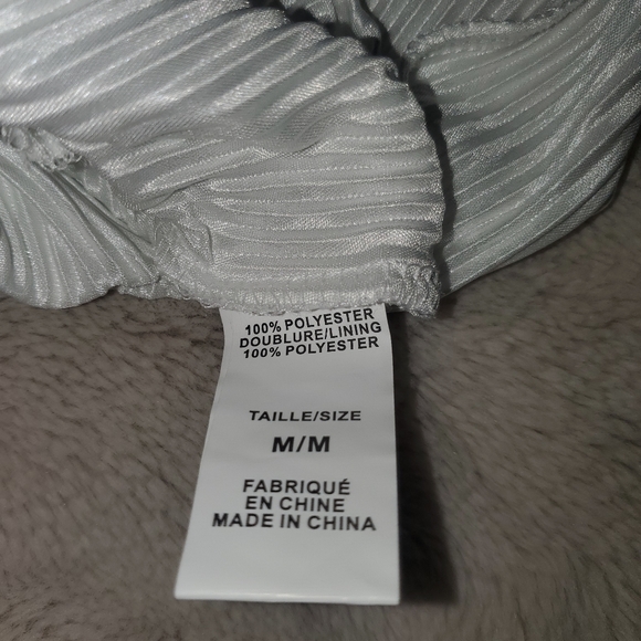 Suzy Shier White/Silver Satin Blouse - Picture 4 of 7